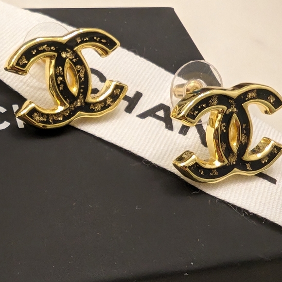 SOLD DIRECTLY Auth Chanel black with gold flake CC stud earrings Med/LRG size! - Picture 4 of 14